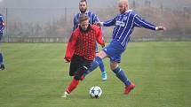 OKRESNÍ PŘEBOR II. TŘÍDY: Kostelec (v modrém) - Kšice (v červeném) 2:4 (0:2).