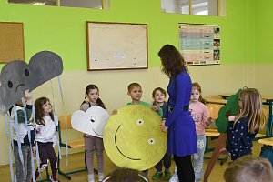 Projektový den Voda připravili studenti Gymnázia Tachov pro školáky ze Základní školy Halže.
