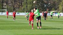 V utkání třetí fotbalové ligy mezi FK Tachov (v červeném) a Slavojem Vyšehrad byli lepší domácí, kteří zvítězili 4:2.