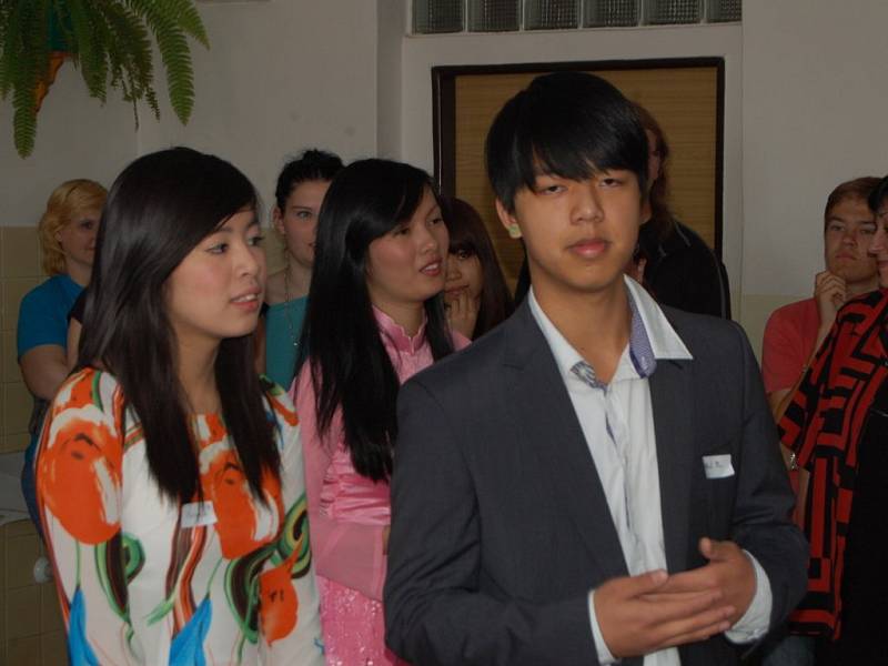 SKUPINKA vietnamských studentů tachovského gymnázia seznámila své vrstevníky se životem v zemi jejich předků. 