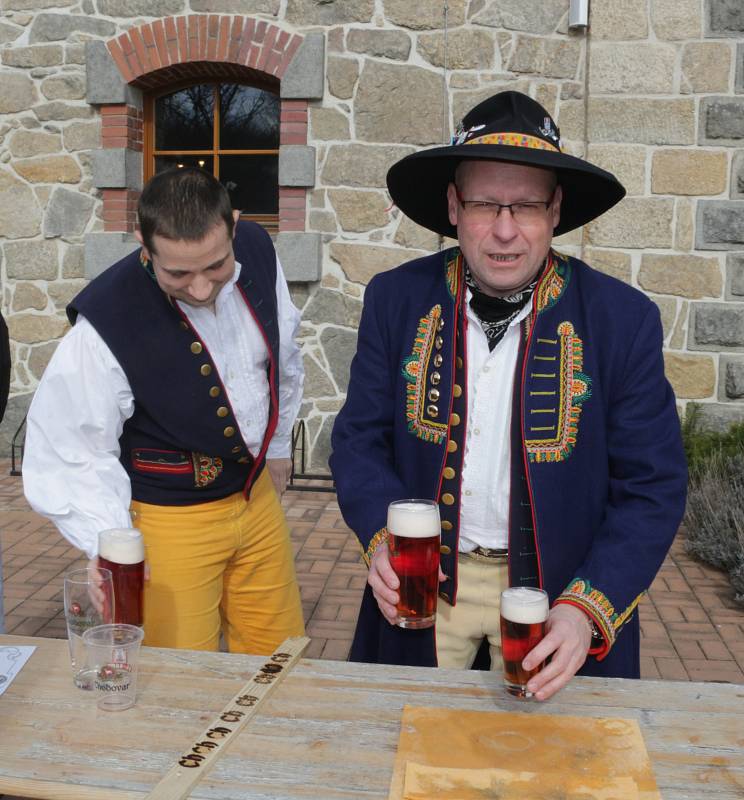 V rodinném pivovaru v Chodové Plané cejchovali pivo