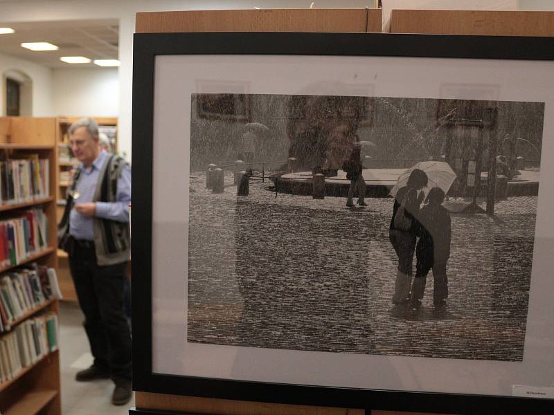 Fotografové vyrazili do ulic a v knihovně představili street foto