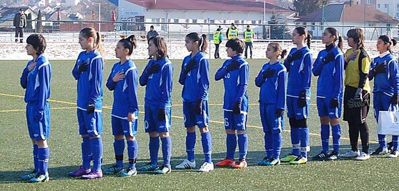 Mezistátní utkání žen U17 se hrálo na městském stadionu v Tachově a Česká republika porazila Ázerbájdžán 11:0. 