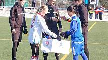 Mezistátní utkání žen U17 se hrálo na městském stadionu v Tachově a Česká republika porazila Ázerbájdžán 11:0. 