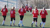 Mezistátní utkání žen U17 se hrálo na městském stadionu v Tachově a Česká republika porazila Ázerbájdžán 11:0. 