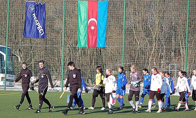 Mezistátní utkání žen U17 se hrálo na městském stadionu v Tachově a Česká republika porazila Ázerbájdžán 11:0. 