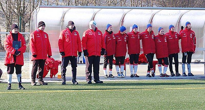 Mezistátní utkání žen U17 se hrálo na městském stadionu v Tachově a Česká republika porazila Ázerbájdžán 11:0. 