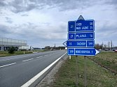 Silnice I/21 na Nové Hospodě směrem k přivaděči dálnice D5 se bude ve třech etapách opravovat.