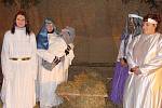 Ve Starém Sedle se už stává tradicí vánoční zpívání koled u živého betlému.