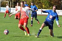 Fotbalisté FK Tachov (na snímku fotbalisté v modrých dresech).