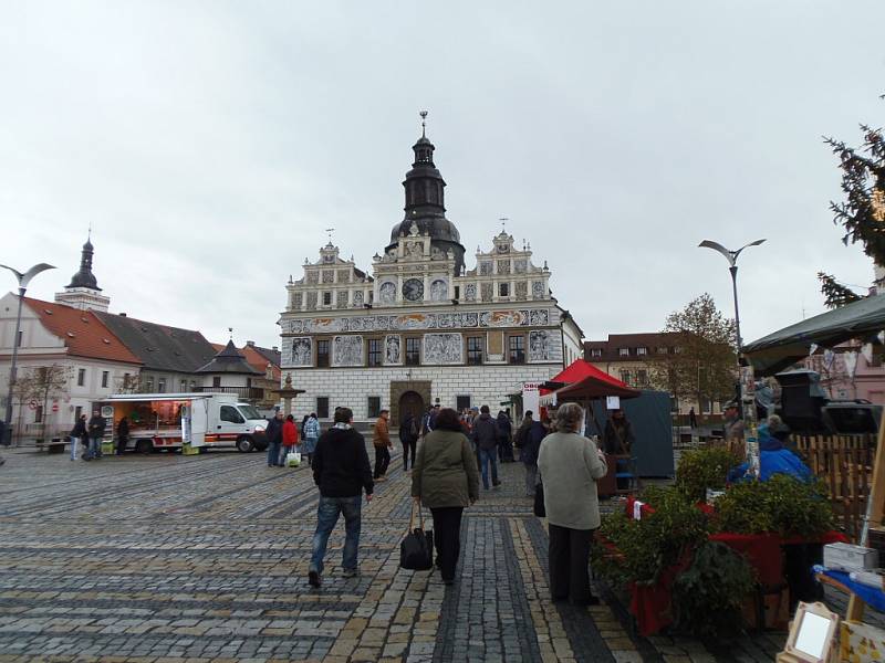 Na náměstí ve Stříbře se konaly stříbrné trhy