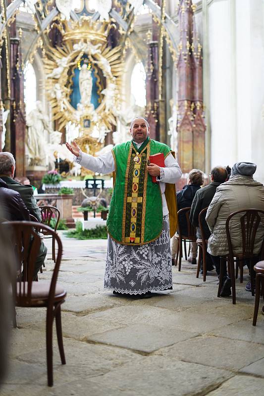 V prostorách klášterního kostela Nanebevzetí Panny Marie v Kladrubech se konala Svatohubertská mše.