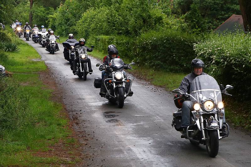 Více než 230 členů klubu Harley Davidson Praha se sjelo do kempu Butov na Hracholuské přehradě na pravidelné klubové akci Czech Rallye.