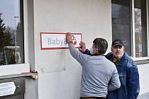 Ludvík Hess, zakladatel projektu babyboxů (v čepici).