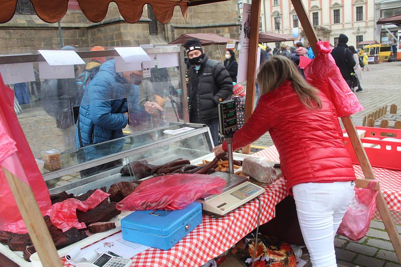 Poslední sobota před vánočními svátky. Adventní a farmářské trhy na plzeňském náměstí a odpoledne v nákupním centru Olympie.