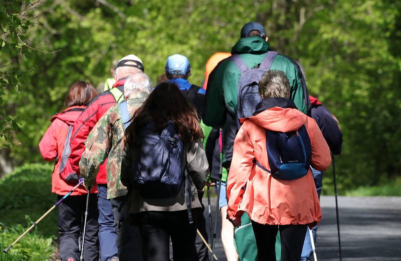 Vzpomínkového pochodu Lidických žen se na Tachovsku v sobotu účastnilo na padesát zájemců o turistiku a historii konce druhé světové války.