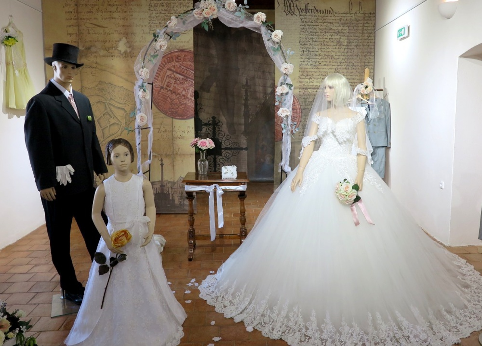 Procházka svatebním stoletím, tak se jmenuje nová výstava ve Stříbře -  Tachovský deník