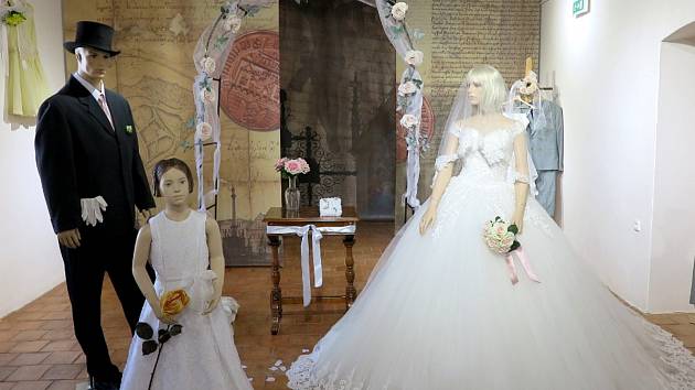 Procházka svatebním stoletím, tak se jmenuje nová výstava ve Stříbře -  Tachovský deník