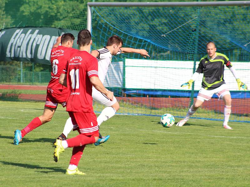 Ze sobotního derby mezi Stříbrem a Tachovem.