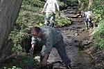 Ochránci přírody čistili potok