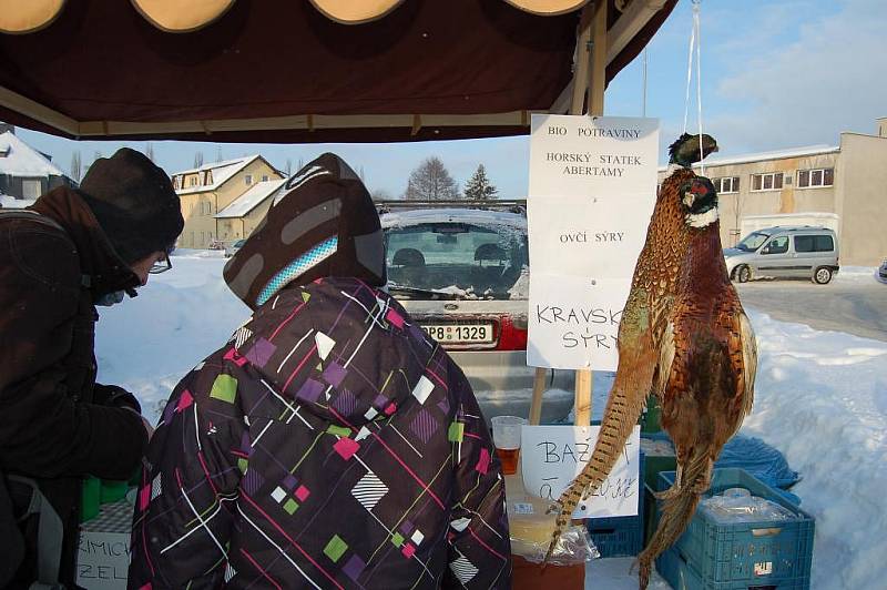 Ve vánoční se v sobotu změnily tradiční farmářské trhy, které se konají od září pravidelně každý měsíc v areálu Komunitního centra v Tachově