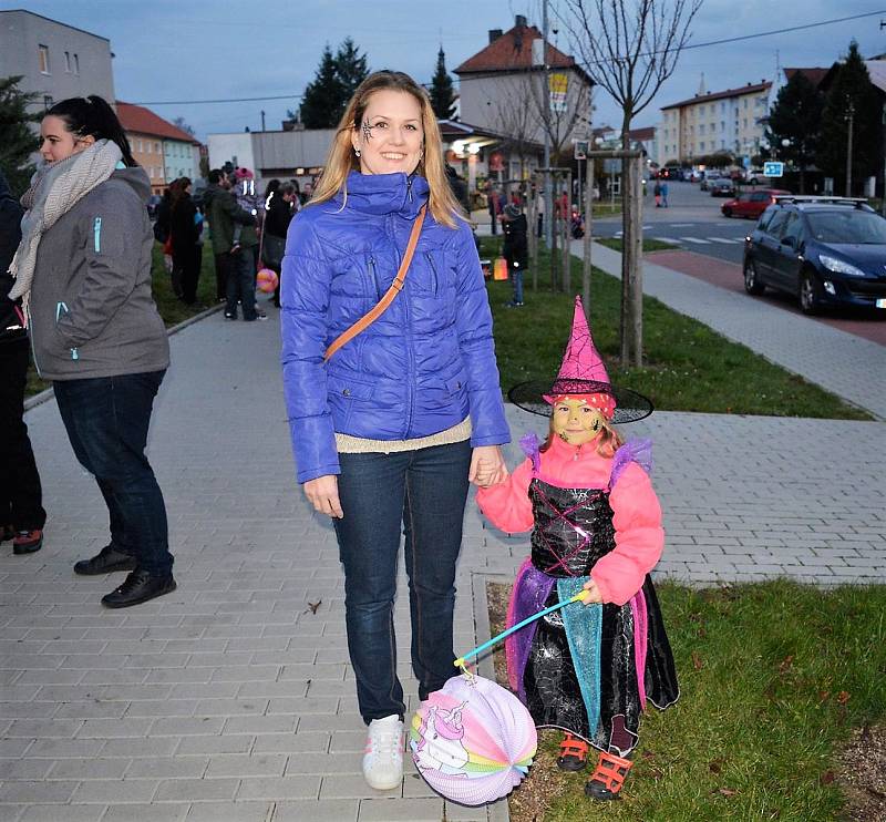 Lampionový průvod v Boru.