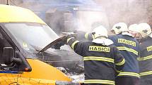 Tachovští hasiči zasahovali u hořící dodávky v Chodské ulici.