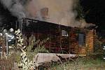 Požár rekreační chaty v areálu Butov likvidovali ve středu večer čtyři jednotky profesionálních i dobrovolných hasičů