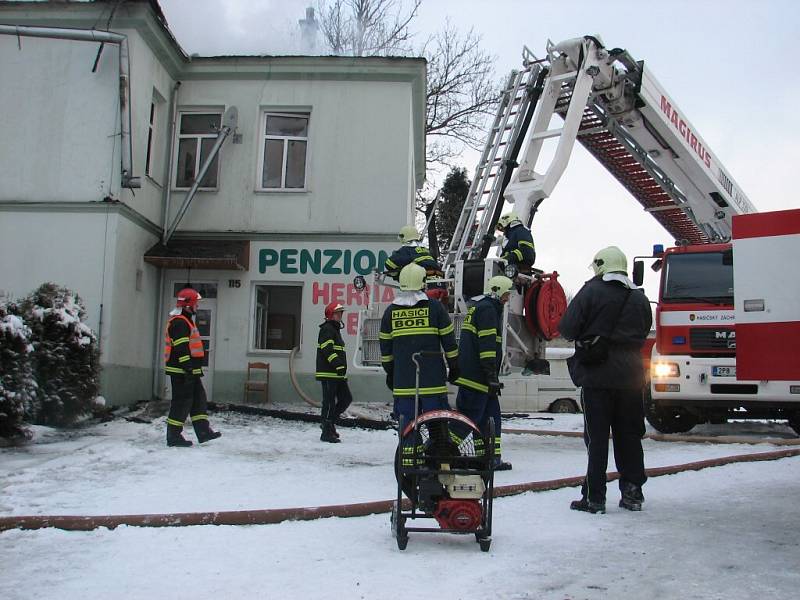 Ve Svaté Kateřině shořela škola. Škody jdou do milionů