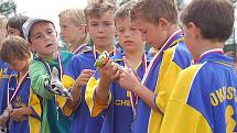 Fotbalové naděje hrály ve Stráži, medaile a poháry jim předal předseda OFS V. Přibyl. 