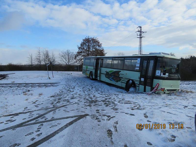 Z nehody autobusu u Malovic. Foto: Policie ČR