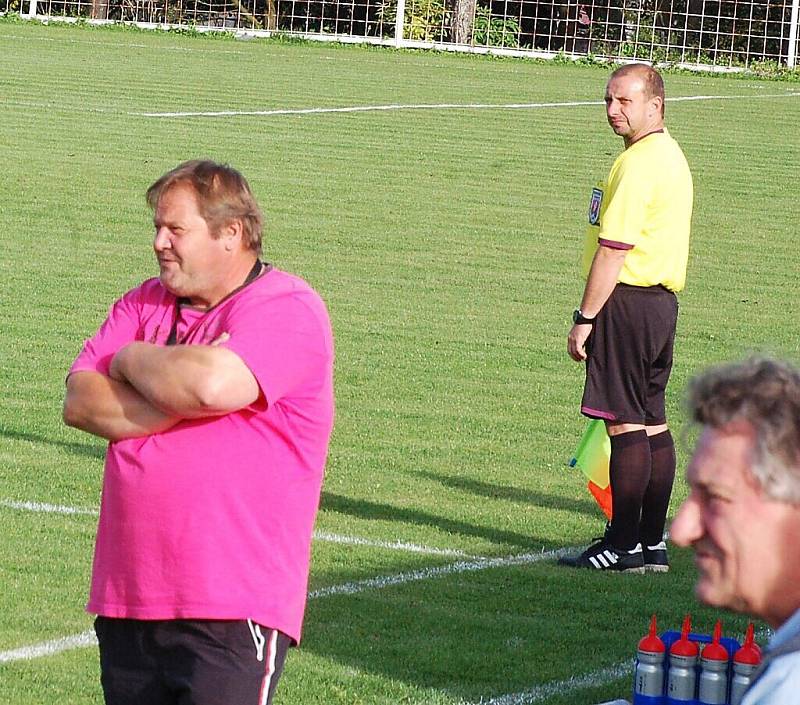 V osmém kole 1. A třídy skončil zápas Chodského Újezdu se St. Luby bez branek.