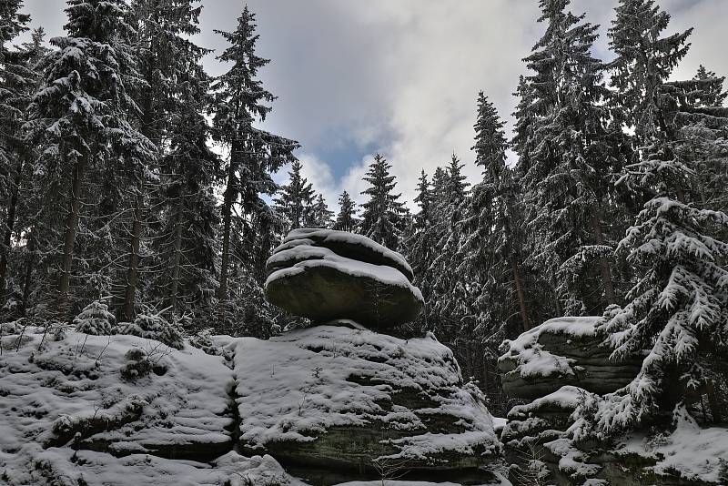 Skalní útvary přírodní památky Šelmberk