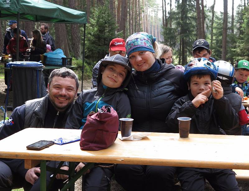 V okolí Černošína se uskutečnil tradiční turistický pochod Bílou vlčí stopou.