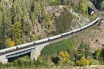 Orient Express na západě Čech. Nedaleko nádraží Pavlovice.