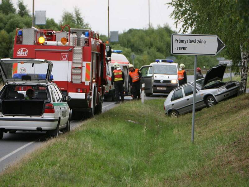 Totálně opilý řidič havaroval se svojí Škodou Felicia ve čtvrtek večer v Tachově.