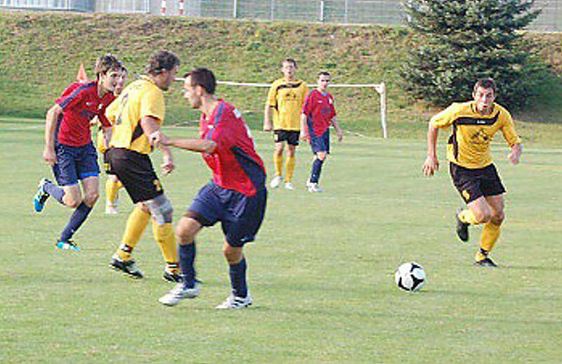 Fotbal: Sp. Dl. Újezd – TJ Zruč 1:2 