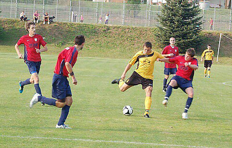 Fotbal: Sp. Dl. Újezd – TJ Zruč 1:2 