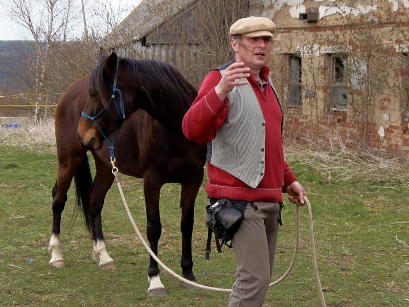 Ve Vrbicích se koňáci učili, jak vychovávat koně novou metodou