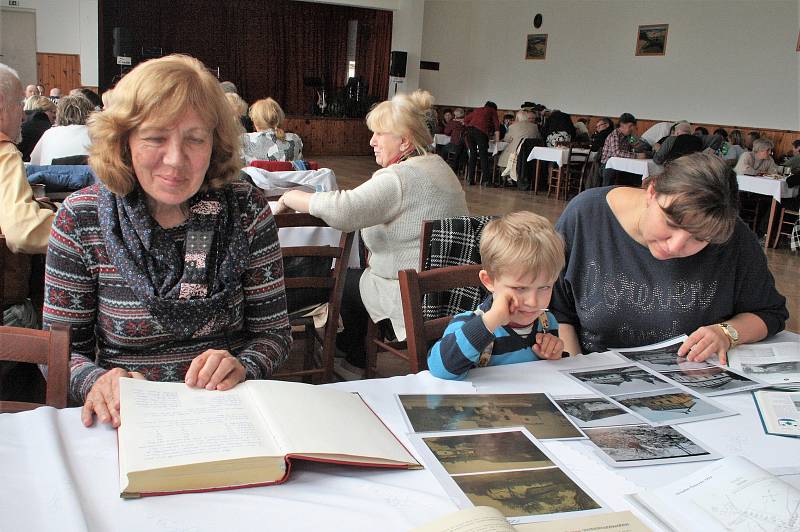 V Tisové uspořádali první sraz rodáků a přátel obce. Setkávat by se chtěli i v dalších letech.