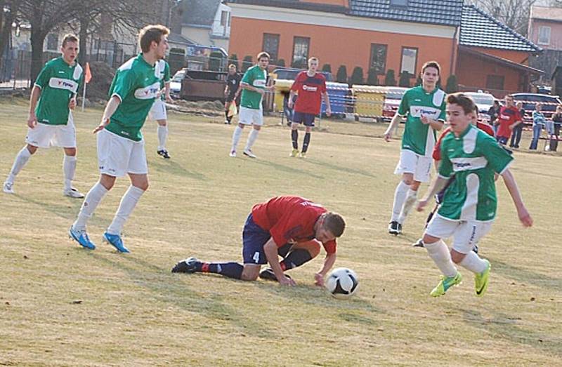  Mužstvo Sparty Dlouhý Újezd si v 1. A třídě „vyšláplo“ na favorizovanou Sušici a vyhrálo 2:0.