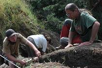 Archeologové hledají na Hrotku stopy bitvy u Třebele