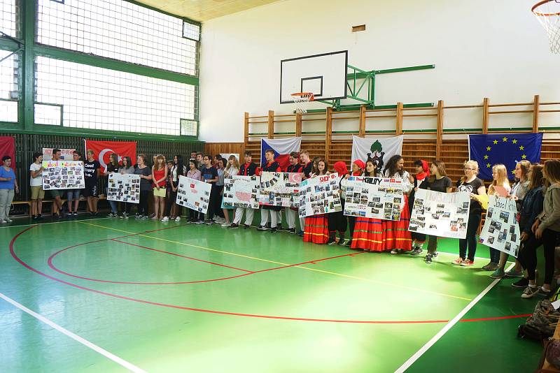 Na konci minulého týdne byl zakončen dlouhodobý projekt několika škol včetně té z Přimdy.