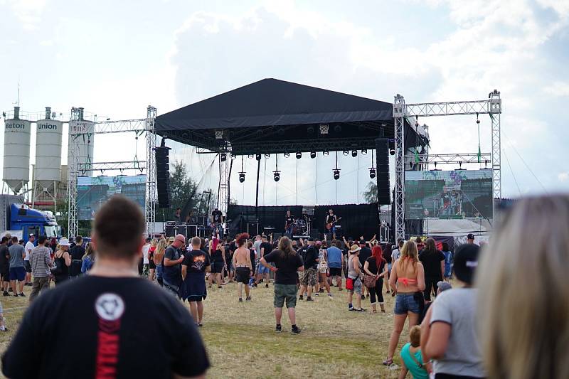 Na letišti nad Tachovem se uskutečnil další ročník rockového festivalu Tarock.