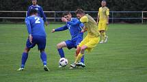 Tatran Chodov (ve žlutém) - TJ Chodský Újezd (v modrém) 2:2 (2:0), PK 3:4.