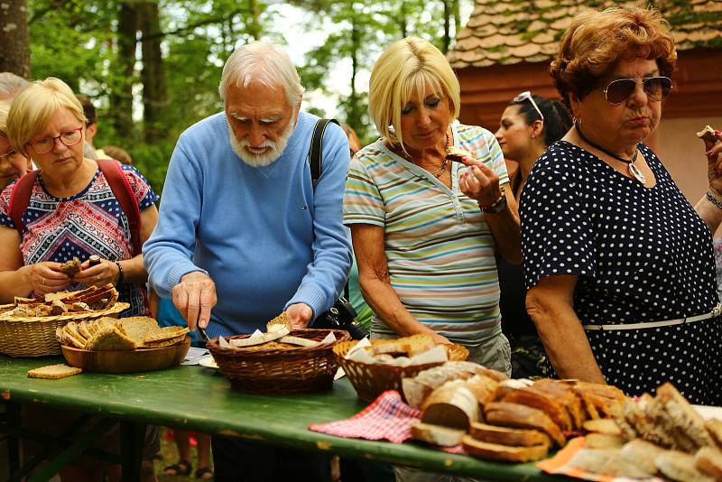 Chlebovomáslové slavnosti opět přilákaly desítky lidí.