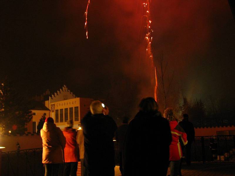 Ohňostroj a vítání nového roku 2009 v Chodové Plané.