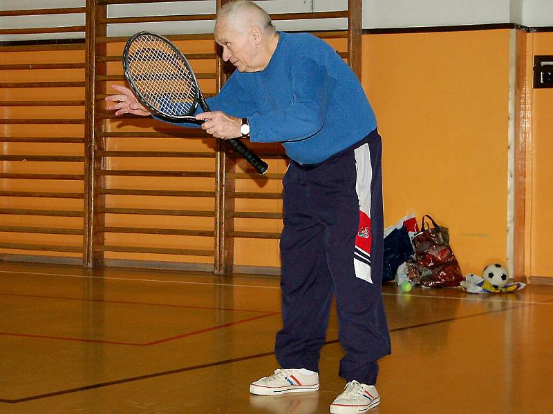 Dům dětí a mládeže v Plané nabízí dětem klubovnu, šachový kroužek i tenis.