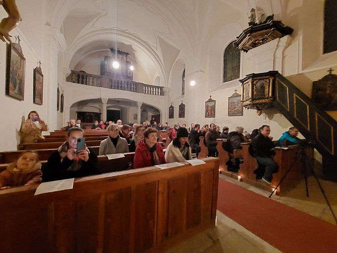 Děti ze ZUŠ Stříbro svým vystoupením dojali posluchače, kteří dorazili na koncert do kostela sv. Mikuláše v Prostiboři.