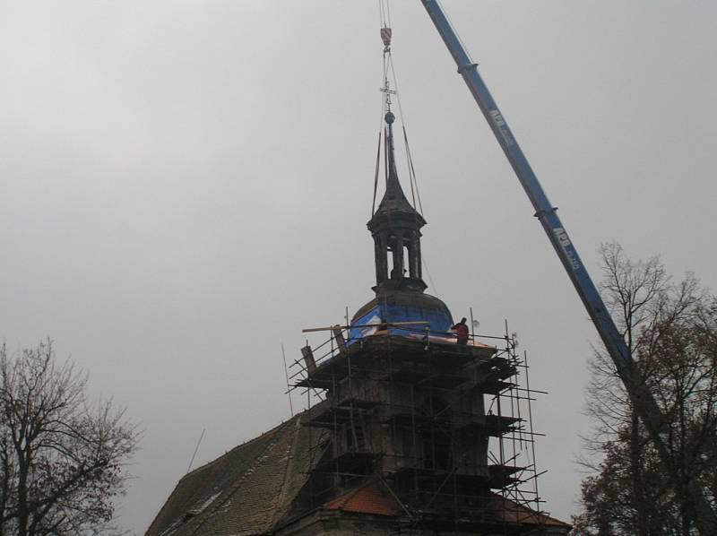 Z oprav kostela v Damnově